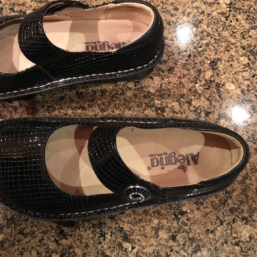 Alegria Women’s Shoes Size 37 (7.5 -8)